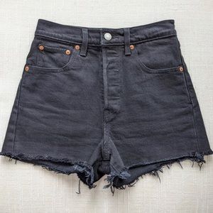 Levi’s Ribcage Shorts